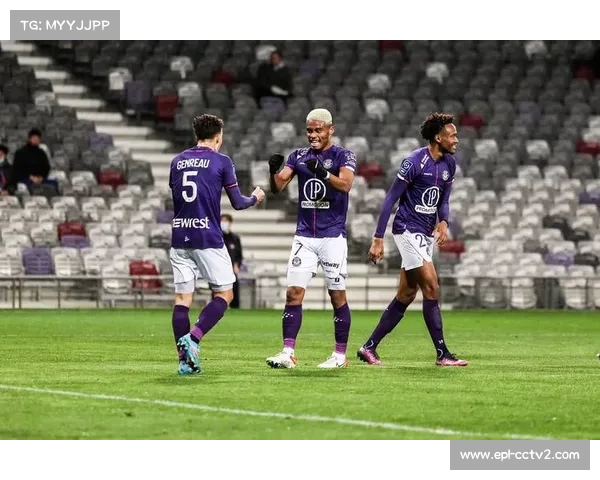 小维阿长途奔袭射门被特拉普挡出,巴黎FC险些迅速扳平比分